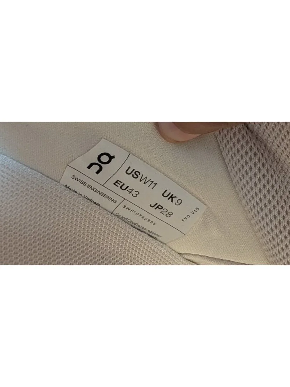 On Cloud swift shoes in ivory/pink color sneakers women's size 11